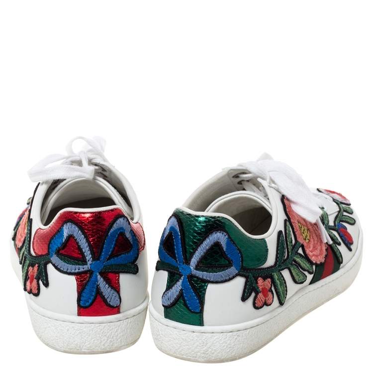 مملوكة مسبقًا Gucci White Floral Embroidered Leather Ace Low Top Sneakers Size 38.5