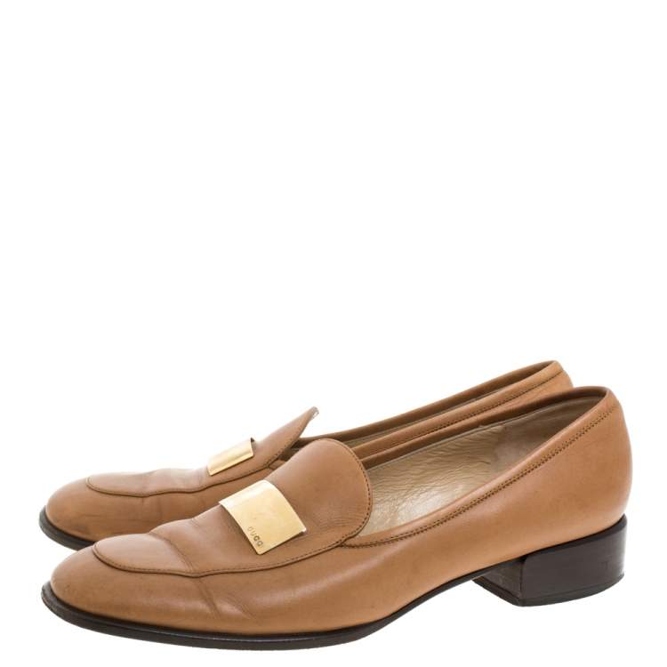 Pre Owned Gucci Brown Leather Gold-Tone Logo Plate Block Heel Loafer Pumps Size 37.5