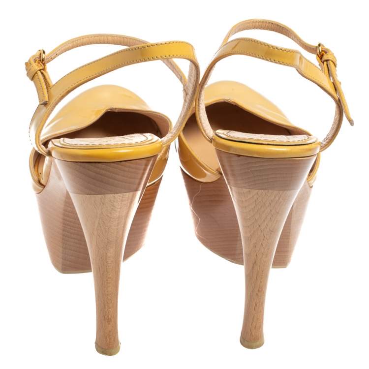 Pre Owned Gucci Yellow Patent Leather Platform Ankle Strap Sandals Size 38.5