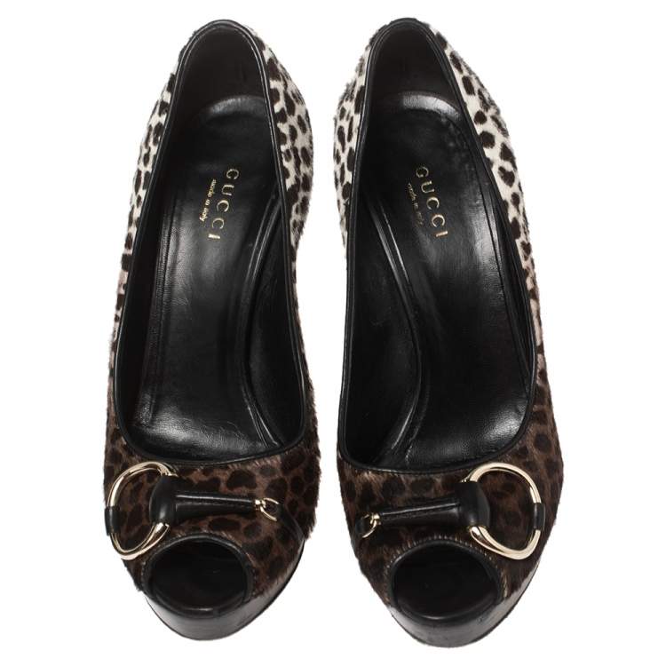 Pre Owned Gucci Brown Leopard Print Pony Hair Icon Bit Peep Toe Pumps Size 35.5