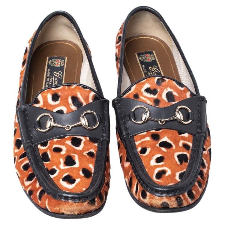 Pre Owned Gucci Brown Leopard Print Calf Hair And Black Leather Horsebit Slip On Loafers Size 39