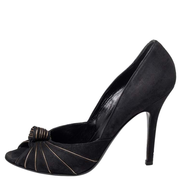 Pre Owned Gucci Black/Gold Suede Knotted Peep Toe Pumps Size 38.5