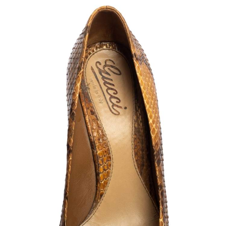 Pre Owned Gucci Two Tone Python Leather Peep Toe Platform Pumps Size 38