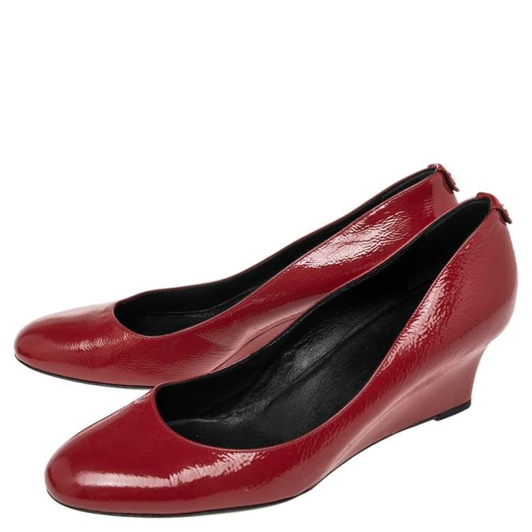 Pre Owned Gucci Red Patent Leather Wedge Round Toe Pumps Size 40