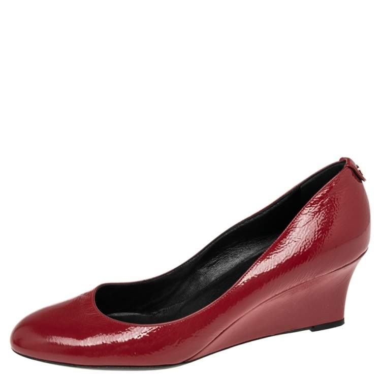 Pre Owned Gucci Red Patent Leather Wedge Round Toe Pumps Size 40