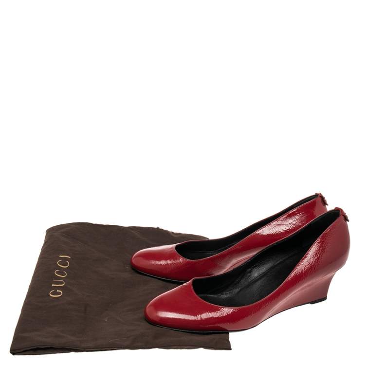 Pre Owned Gucci Red Patent Leather Wedge Round Toe Pumps Size 40