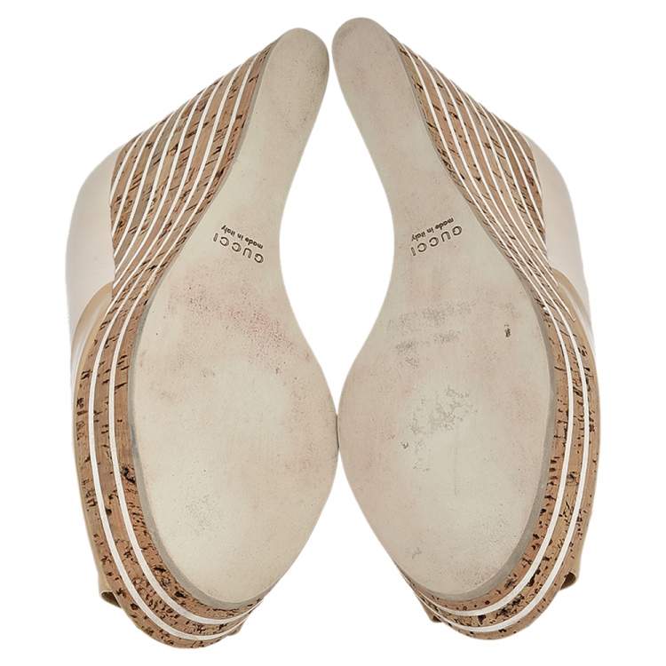 Pre Owned Gucci Beige Patent And Leather Cork Wedge Slingback Sandals Size 38