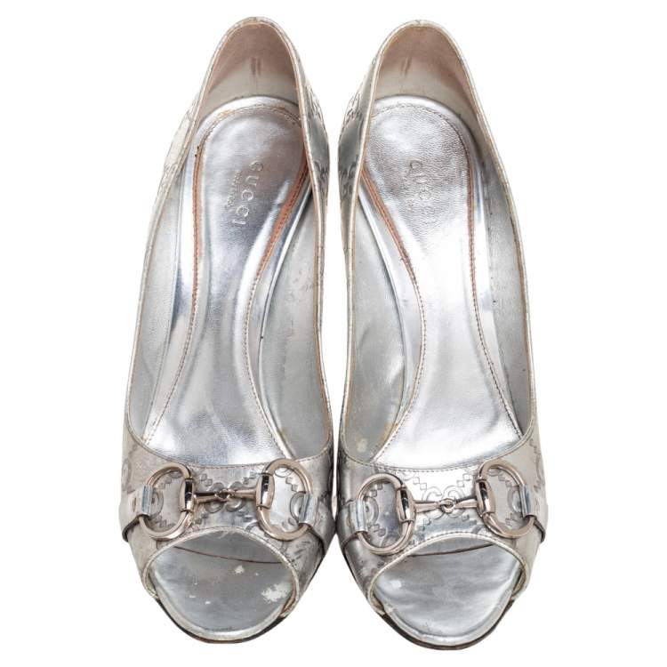 Pre Owned Gucci Silver Leather Horsebit Peep-Toe Pumps Size 39 