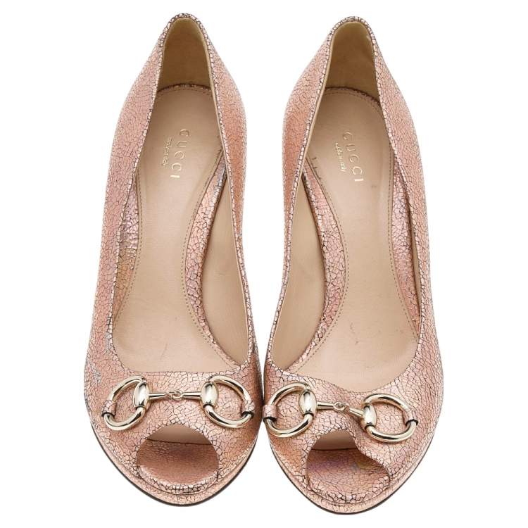 Pre Owned Gucci Metallic Hologram Leather Horsebit Peep Toe Pumps Size 38.5