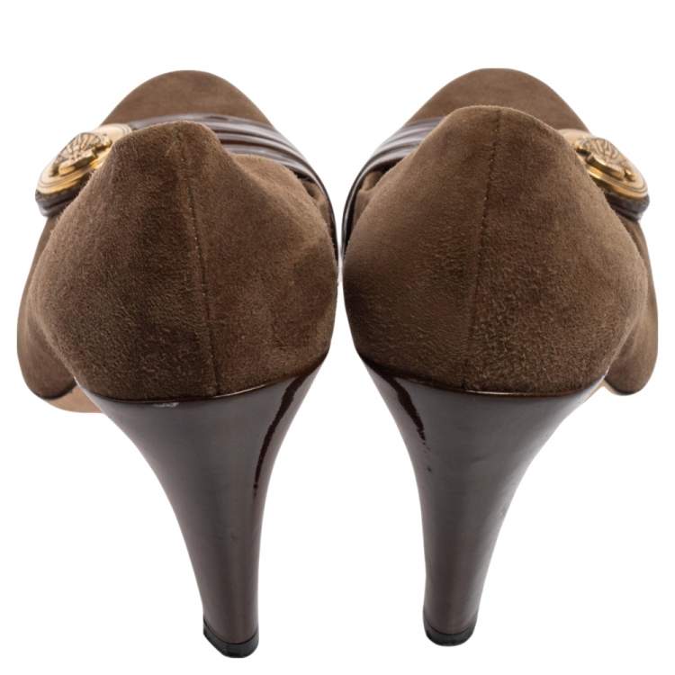 Pre Owned Gucci Brown Suede And Pleated Patent Leather Logo Buckle Pumps Size 38.5