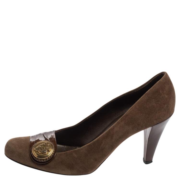 Pre Owned Gucci Brown Suede And Pleated Patent Leather Logo Buckle Pumps Size 38.5