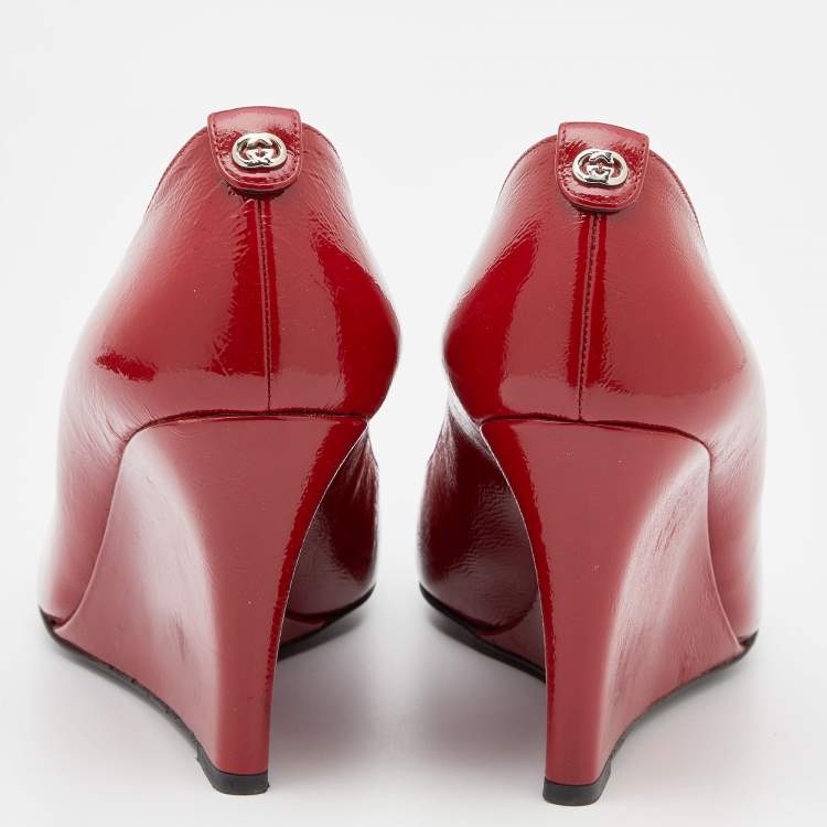 Pre Owned Gucci Red Patent Leather Wedge Round Toe Pumps Size 40