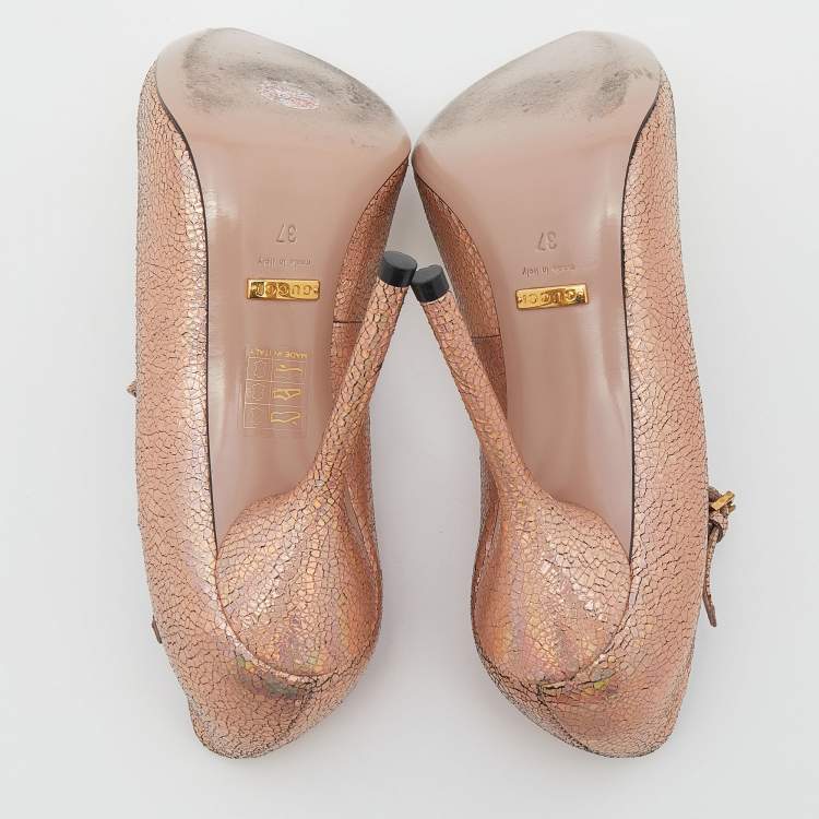 Pre Owned Gucci Metallic Holographic Crackled Leather Beverly T-Strap Pumps Size 37