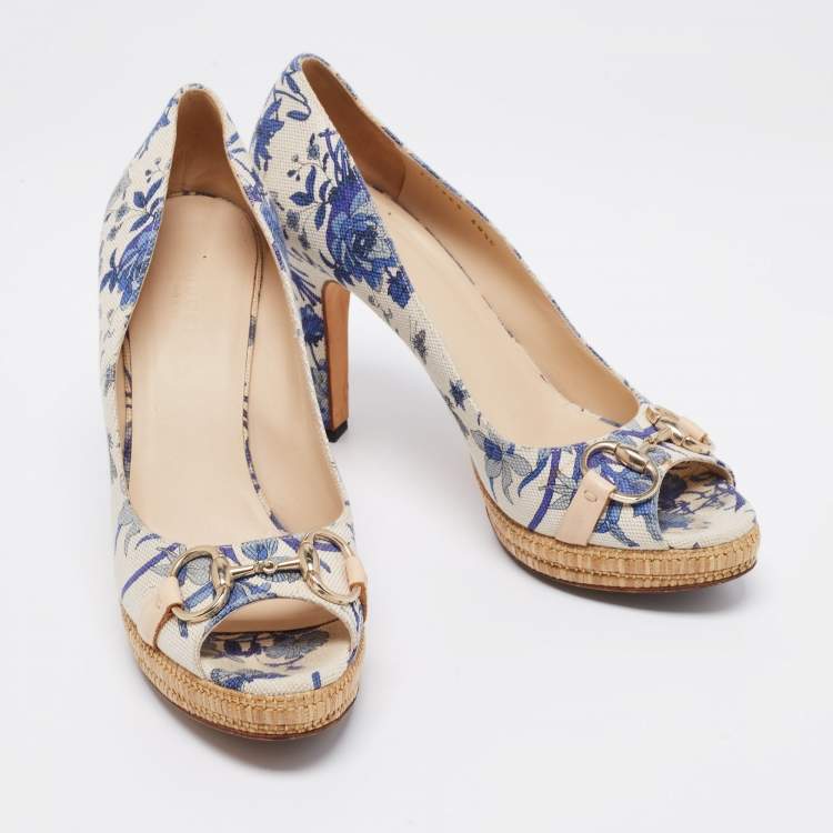 Pre Owned Gucci White/Blue Floral Print Canvas Horsebit Peep Toe Platform Pumps Size 40.5