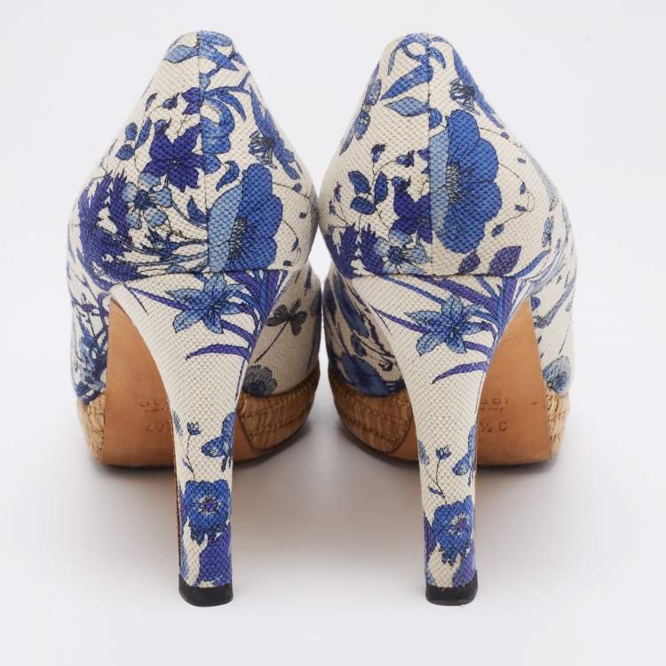 Pre Owned Gucci White/Blue Floral Print Canvas Horsebit Peep Toe Platform Pumps Size 40.5