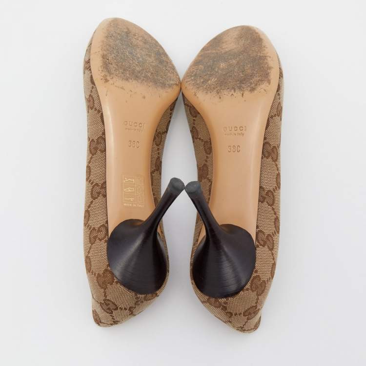 Pre Owned Gucci Beige/Brown GG Canvas Interlocking G Pumps Size 38