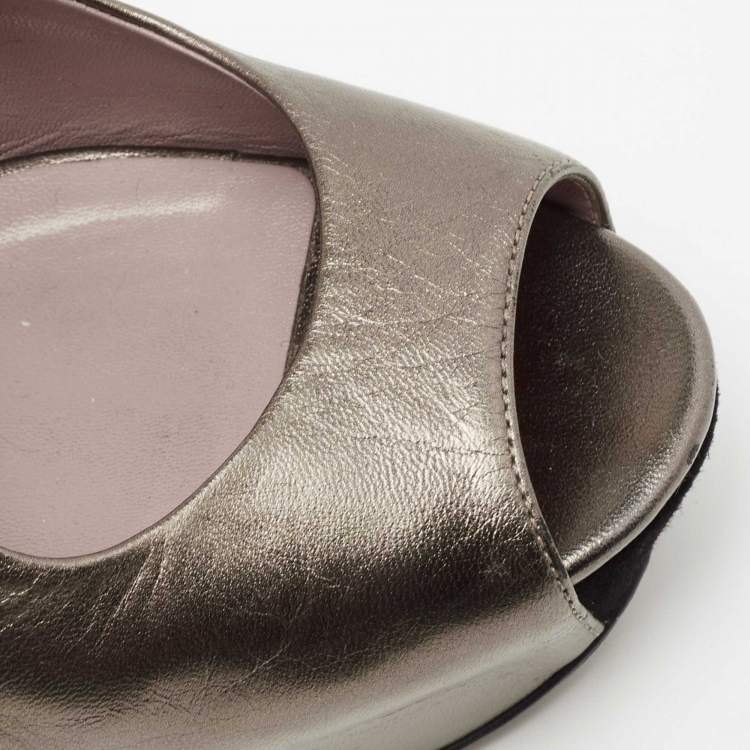 Pre Owned Gucci Metallic Grey Leather Lili Peep-Toe Platform Pumps Size 39.5