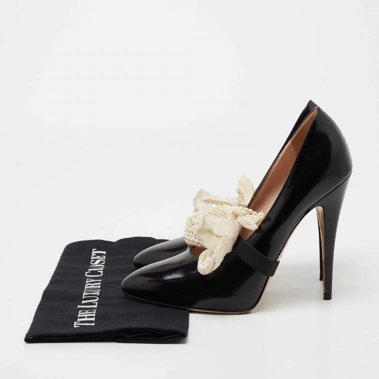 Pre Owned Gucci Black Patent Leather Elaisa Removable Pearl Bow Pumps Size 39