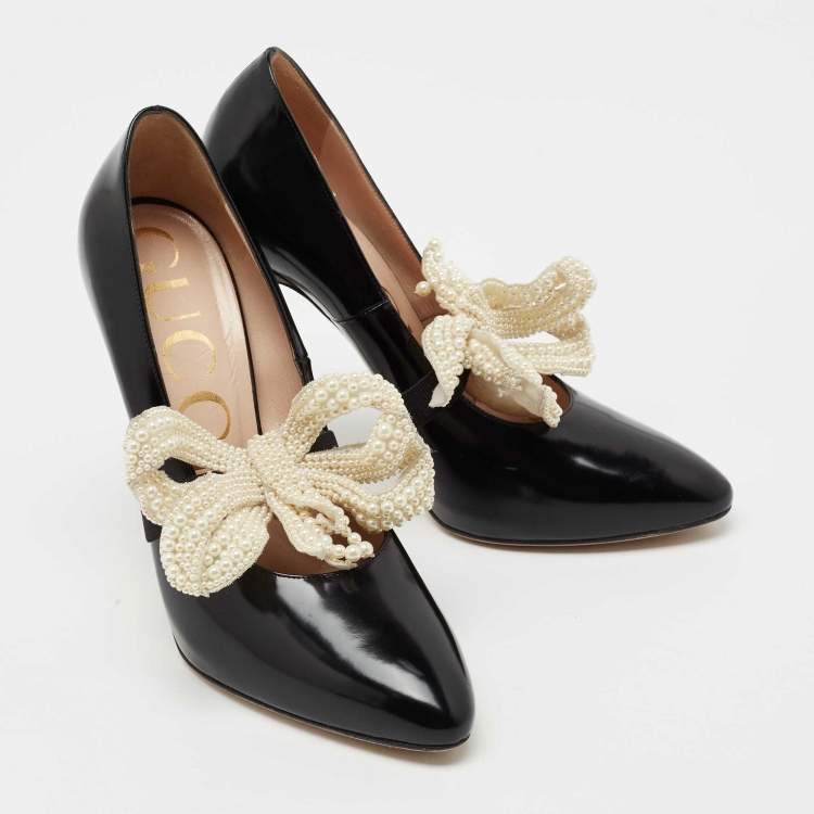 Pre Owned Gucci Black Patent Leather Elaisa Removable Pearl Bow Pumps Size 39