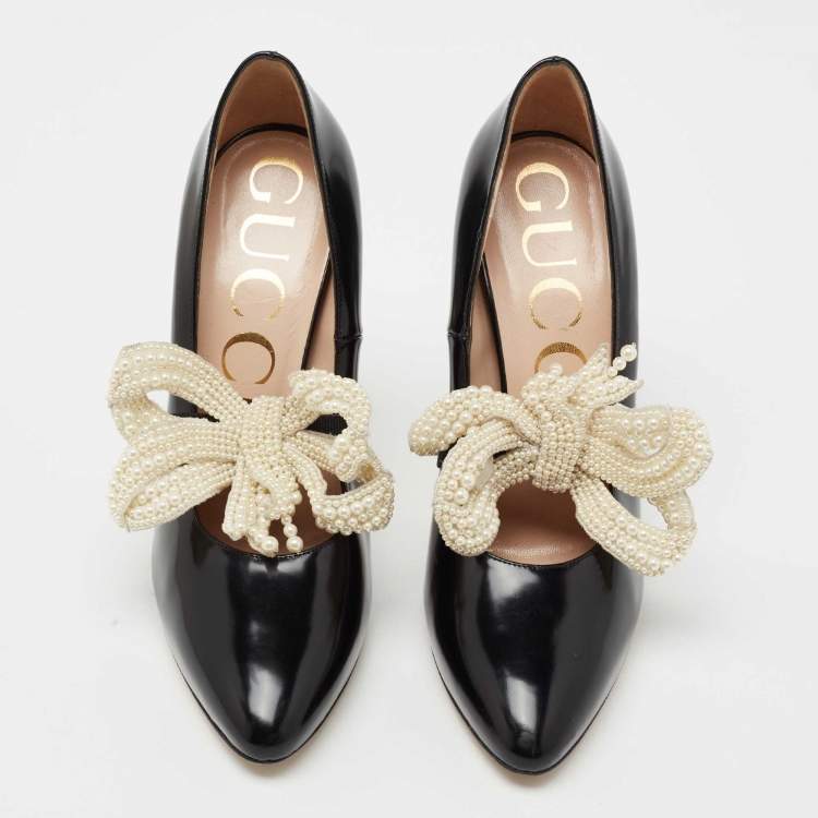 Pre Owned Gucci Black Patent Leather Elaisa Removable Pearl Bow Pumps Size 39