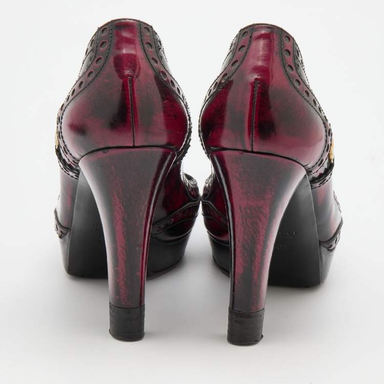 Pre Owned Gucci Black/Red Two-Tone Brogue Leather Platform Pumps Size 40.5