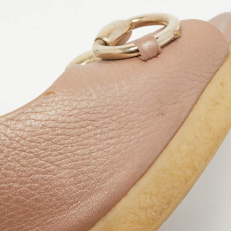 Pre Owned Gucci Metallic Beige Leather Horsebit Peep Toe Wedge Pumps Size 41