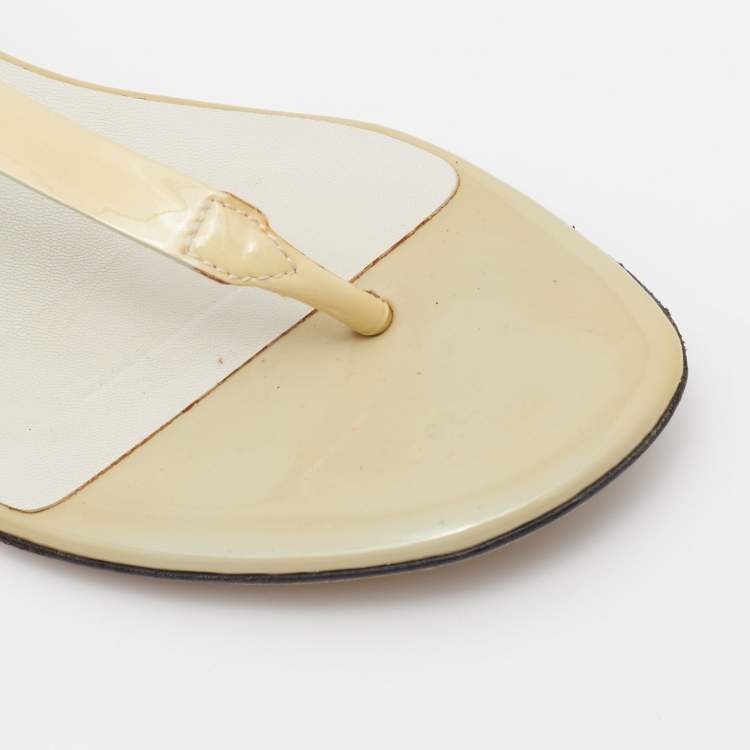 Pre Owned Gucci Beige Patent Leather Interlocking G Thong Flat Sandals Size 35