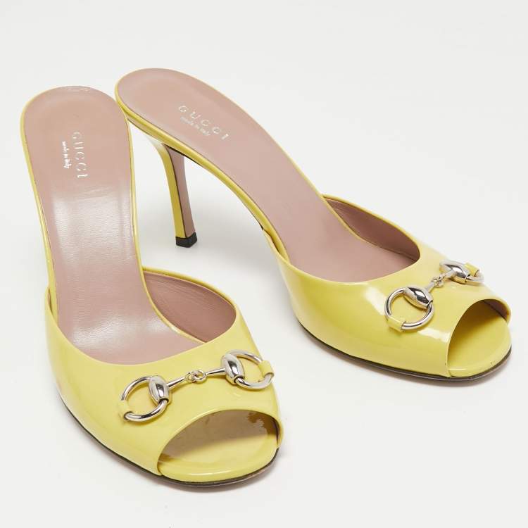 مملوكة مسبقًا Gucci Yellow Patent Leather Horsebit Open Toe Slide Sandals Size 39.5