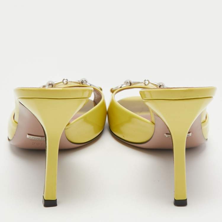 مملوكة مسبقًا Gucci Yellow Patent Leather Horsebit Open Toe Slide Sandals Size 39.5