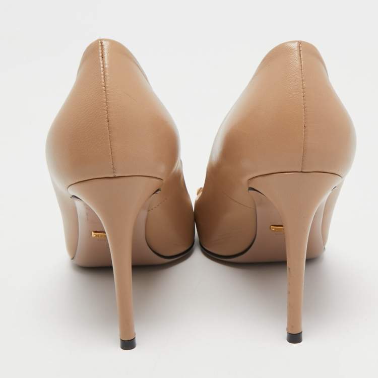 Pre Owned Gucci Beige Leather Studded Coline Pumps Size 36