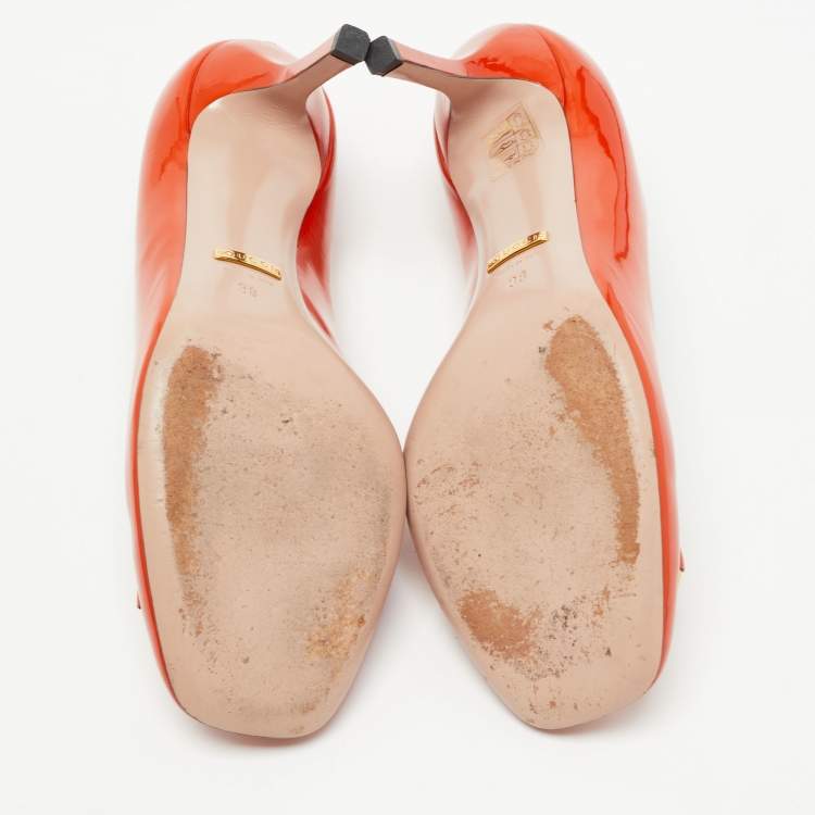 مملوكة مسبقًا Gucci Orange Patent Leather Horsebit Pumps Size 38