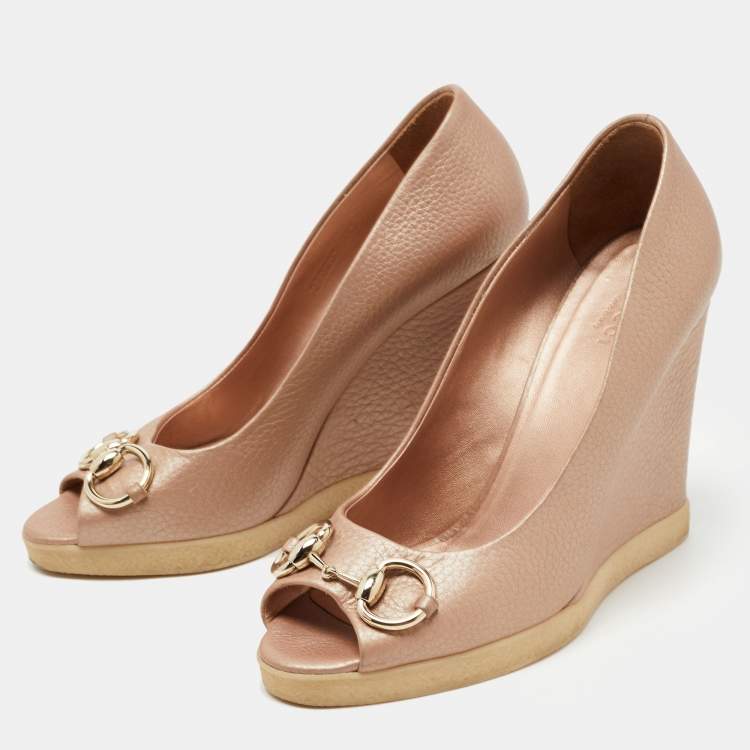 Pre Owned Gucci Metallic Pink Leather Horsebit Peep Toe Wedge Pumps Size 38.5