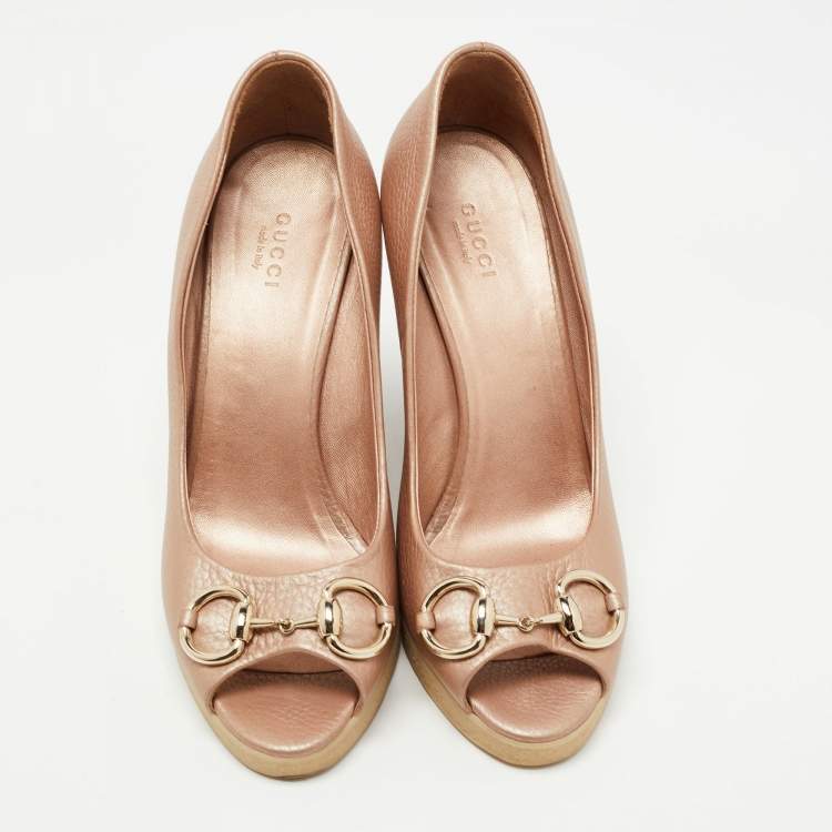 Pre Owned Gucci Metallic Pink Leather Horsebit Peep Toe Wedge Pumps Size 38.5