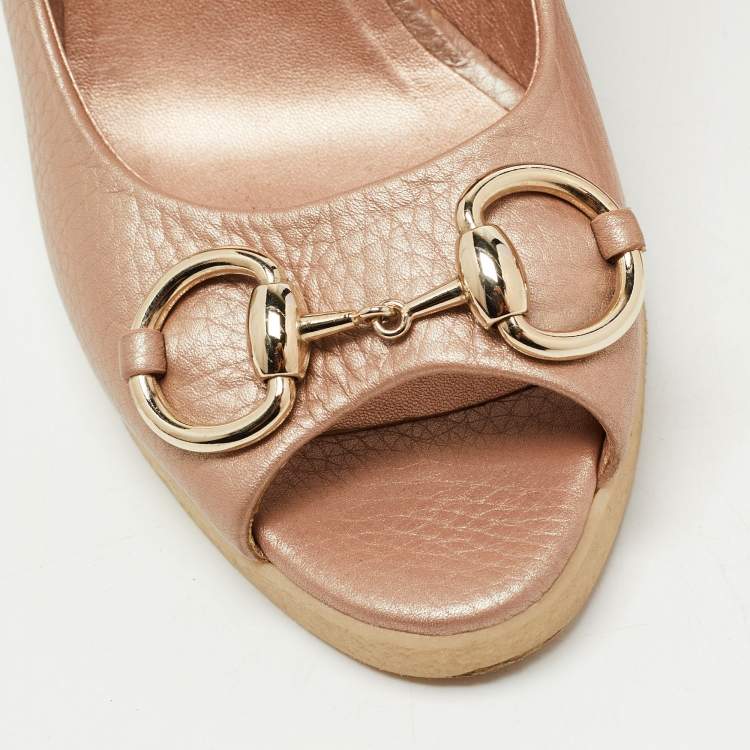 Pre Owned Gucci Metallic Pink Leather Horsebit Peep Toe Wedge Pumps Size 38.5