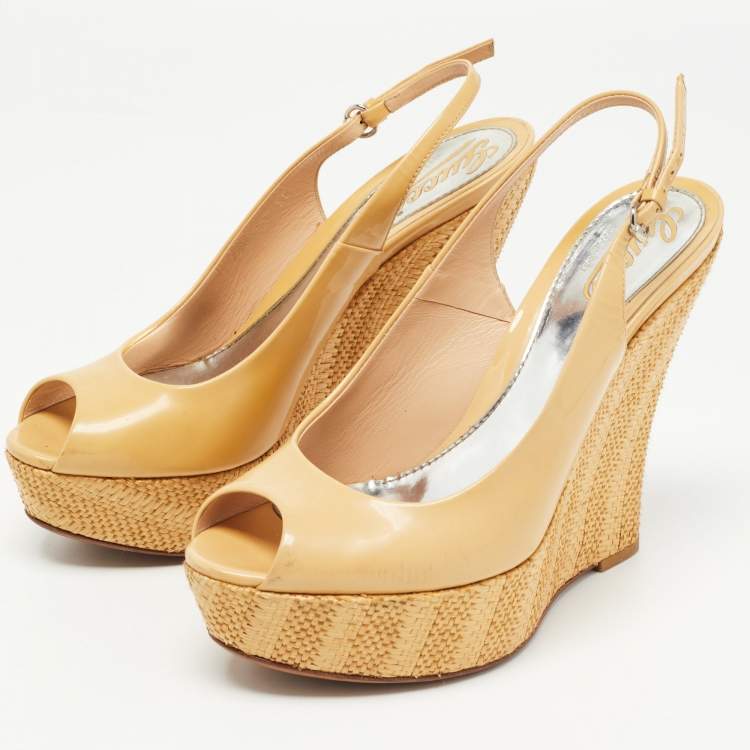 Pre Owned Gucci Light Yellow Patent Leather Wedge Platform Slingback Sandals Size 38 
