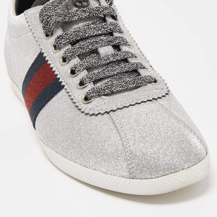 مملوكة مسبقًا Gucci Metallic Silver Glitter Web Detail Studded Low Top Sneakers Size 39