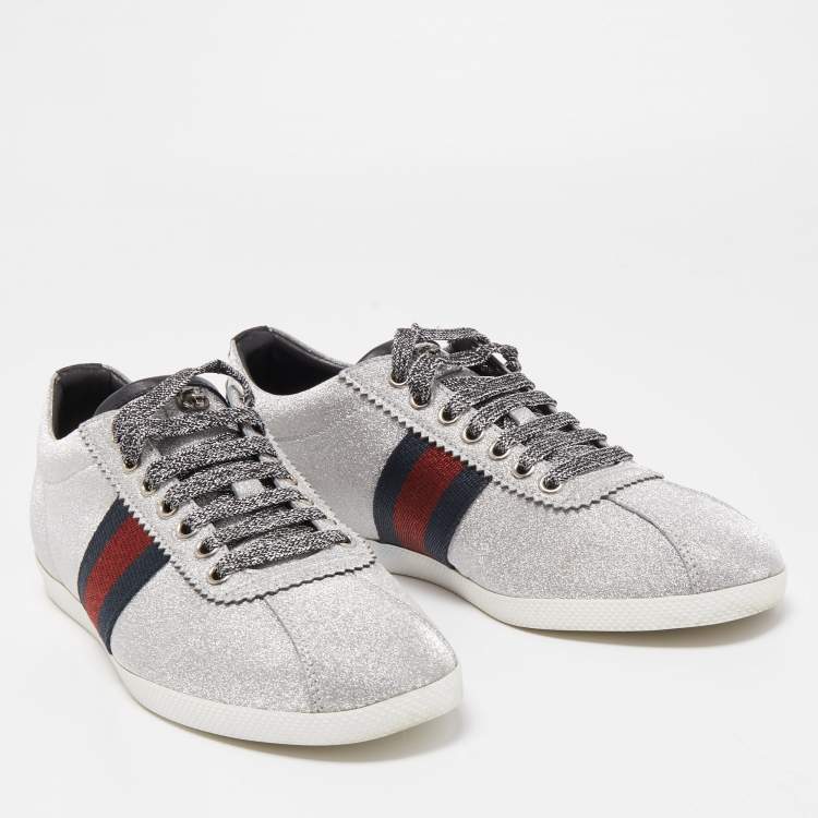 مملوكة مسبقًا Gucci Metallic Silver Glitter Web Detail Studded Low Top Sneakers Size 39