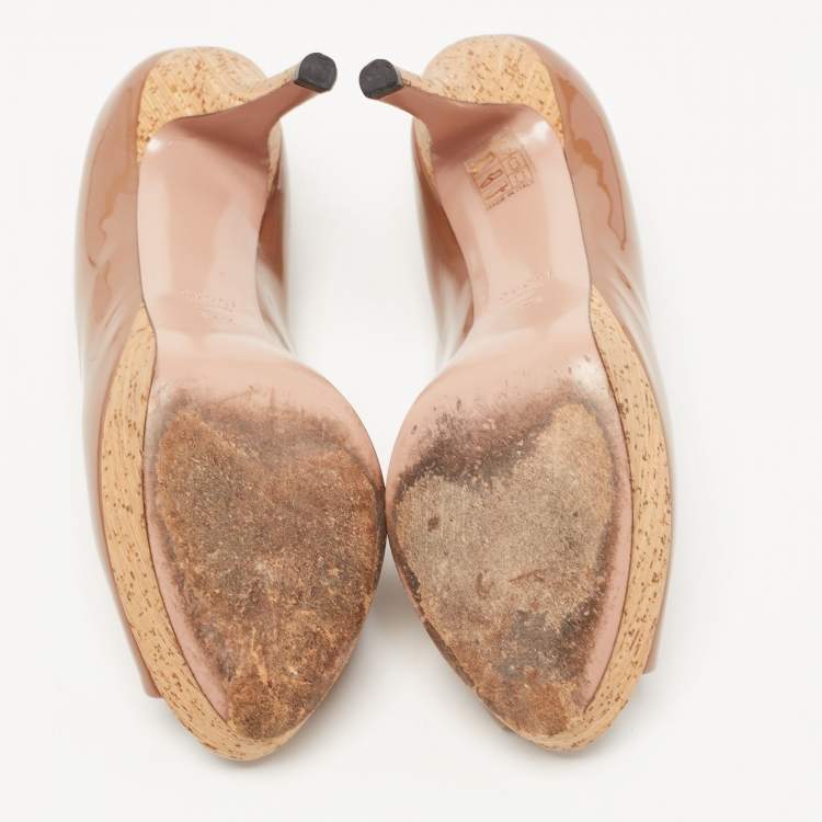 Pre Owned Gucci Brown Patent Leather Cork Platform Peep Toe Pumps Size 37.5