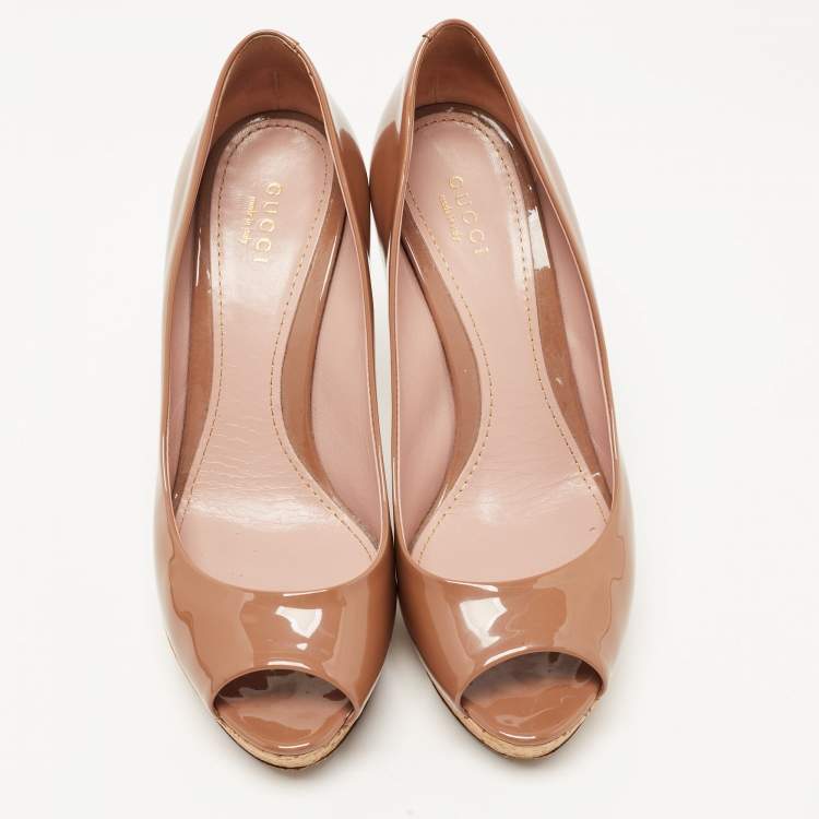 Pre Owned Gucci Brown Patent Leather Cork Platform Peep Toe Pumps Size 37.5