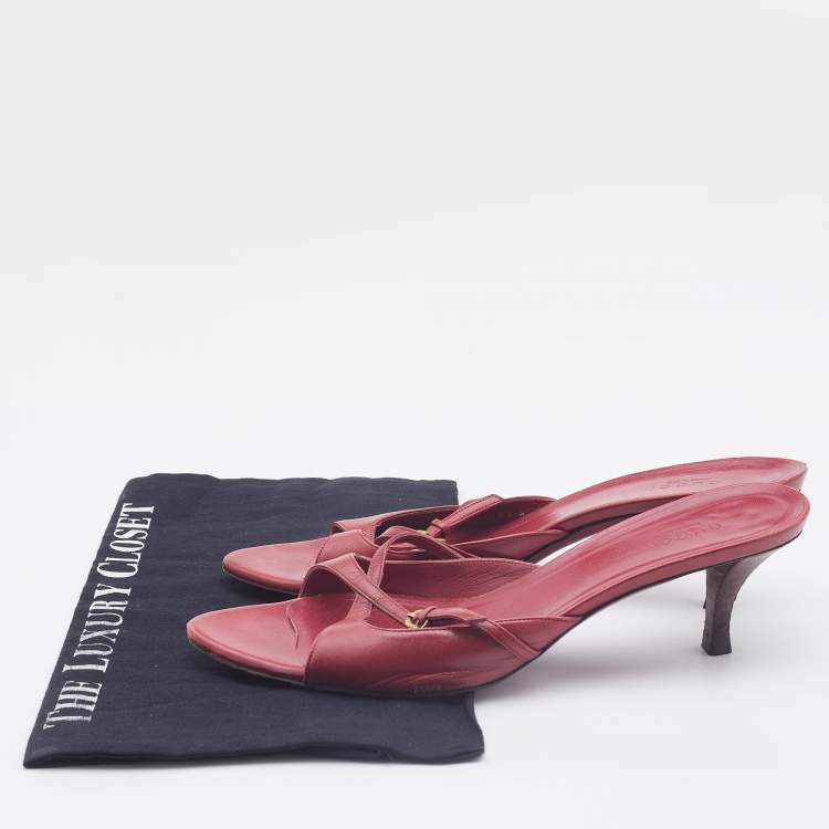 مملوكة مسبقًا Gucci Cherry Red Leather Cross Slide Sandals Size 39
