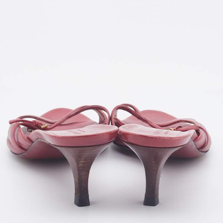 مملوكة مسبقًا Gucci Cherry Red Leather Cross Slide Sandals Size 39