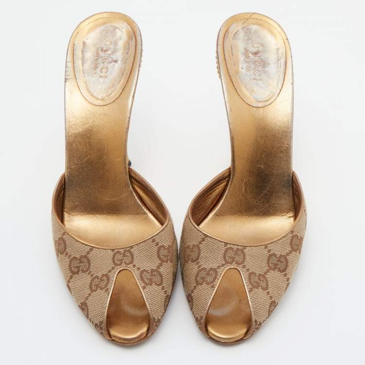 مملوكة مسبقًا Gucci Brown/Beige GG Canvas Studded Heel Peep Toe Mules Size 37.5