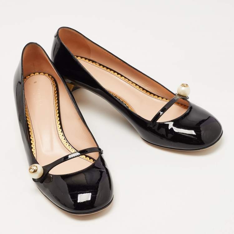 مملوكة مسبقًا Gucci Black Patent Leather Pearl Detail Mary Jane Pumps Size 40