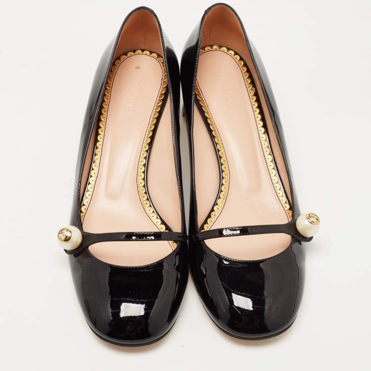 مملوكة مسبقًا Gucci Black Patent Leather Pearl Detail Mary Jane Pumps Size 40