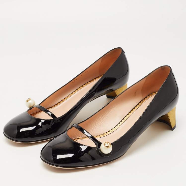 مملوكة مسبقًا Gucci Black Patent Leather Pearl Detail Mary Jane Pumps Size 40