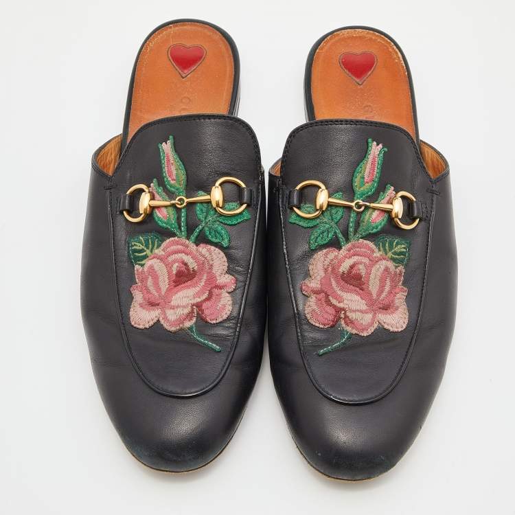 مملوكة مسبقًا Gucci Black Leather Rose Embroidered Princetown Horsebit Flat Mules Size 40