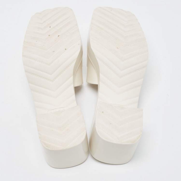 Pre Owned Gucci Cream Rubber Slides Size 36