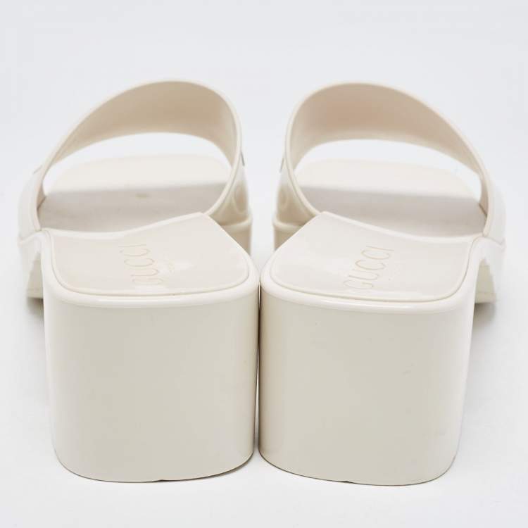 Pre Owned Gucci Cream Rubber Slides Size 36