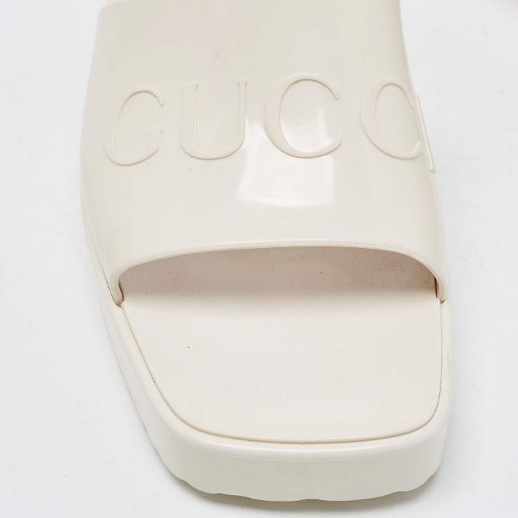 Pre Owned Gucci Cream Rubber Slides Size 36