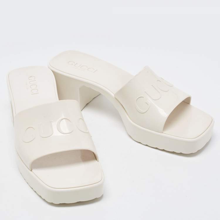 Pre Owned Gucci Cream Rubber Slides Size 36